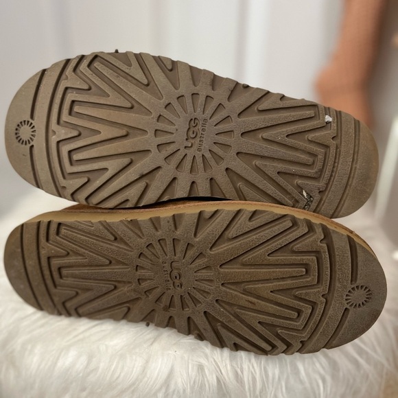 UGG Bailey Button - Picture 7 of 8